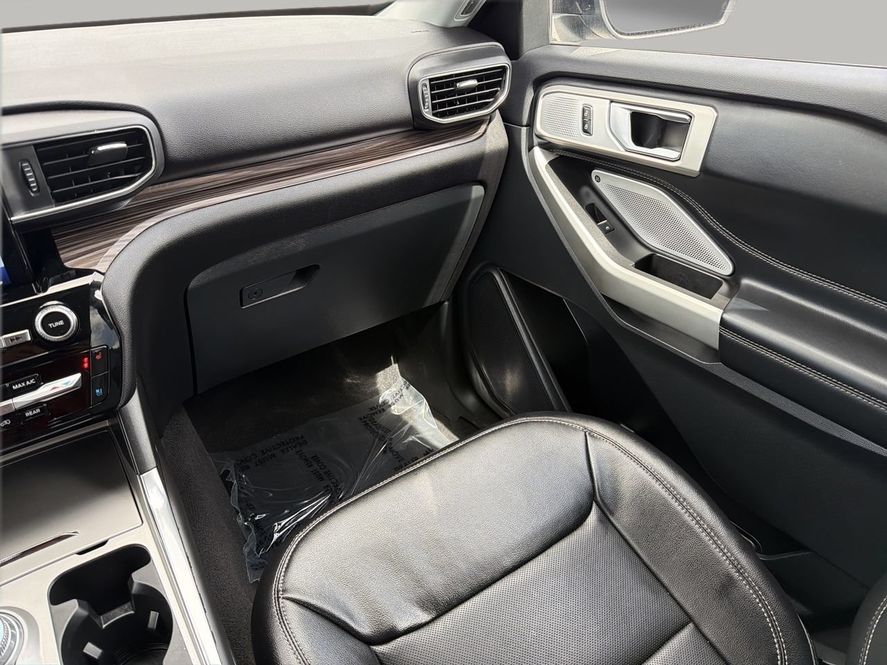 Certified 2023 Ford Explorer Limited w/ Limited Technology Package RWD image 16