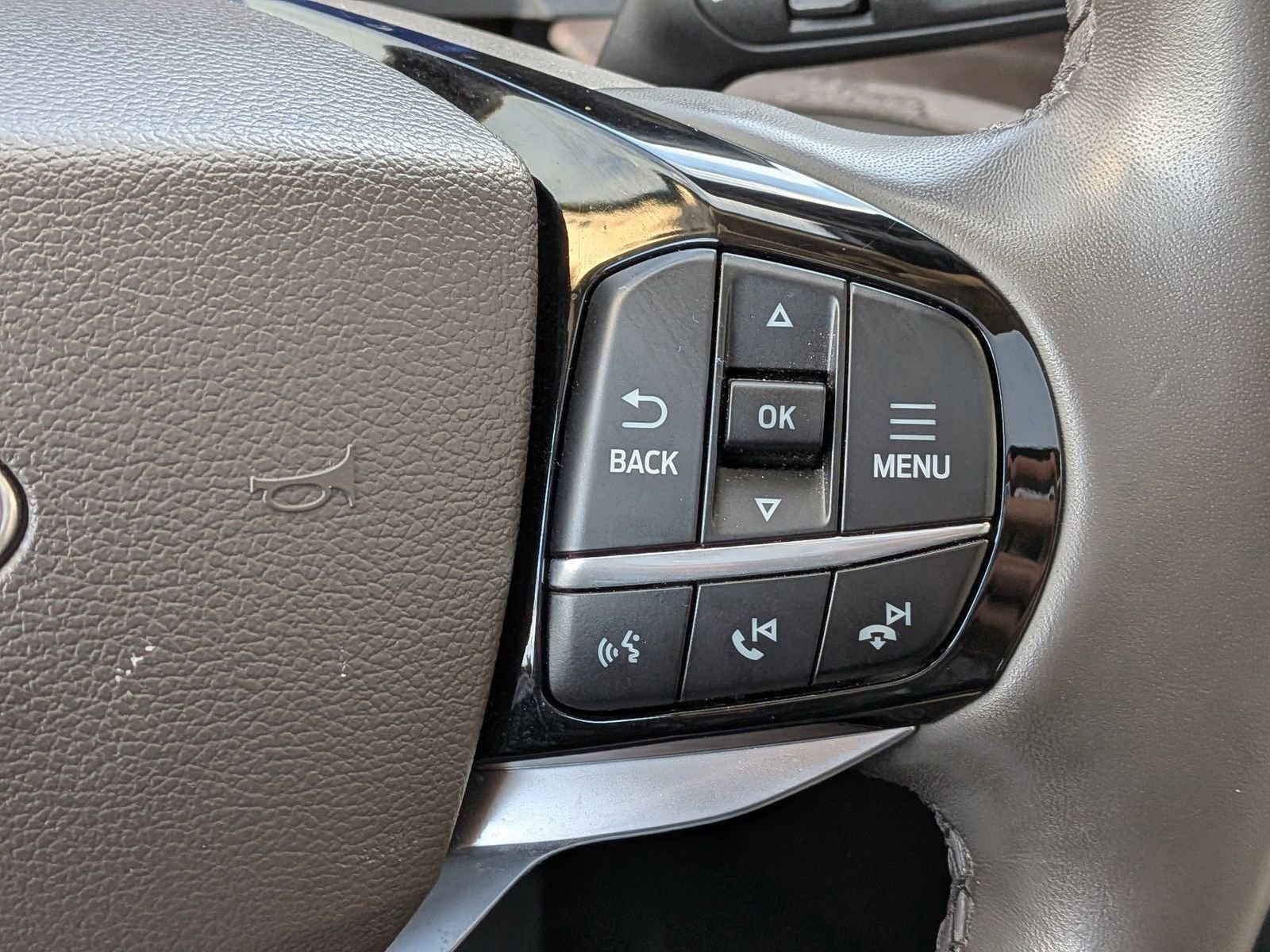 Certified 2023 Ford Explorer Platinum w/ Technology Package image 32