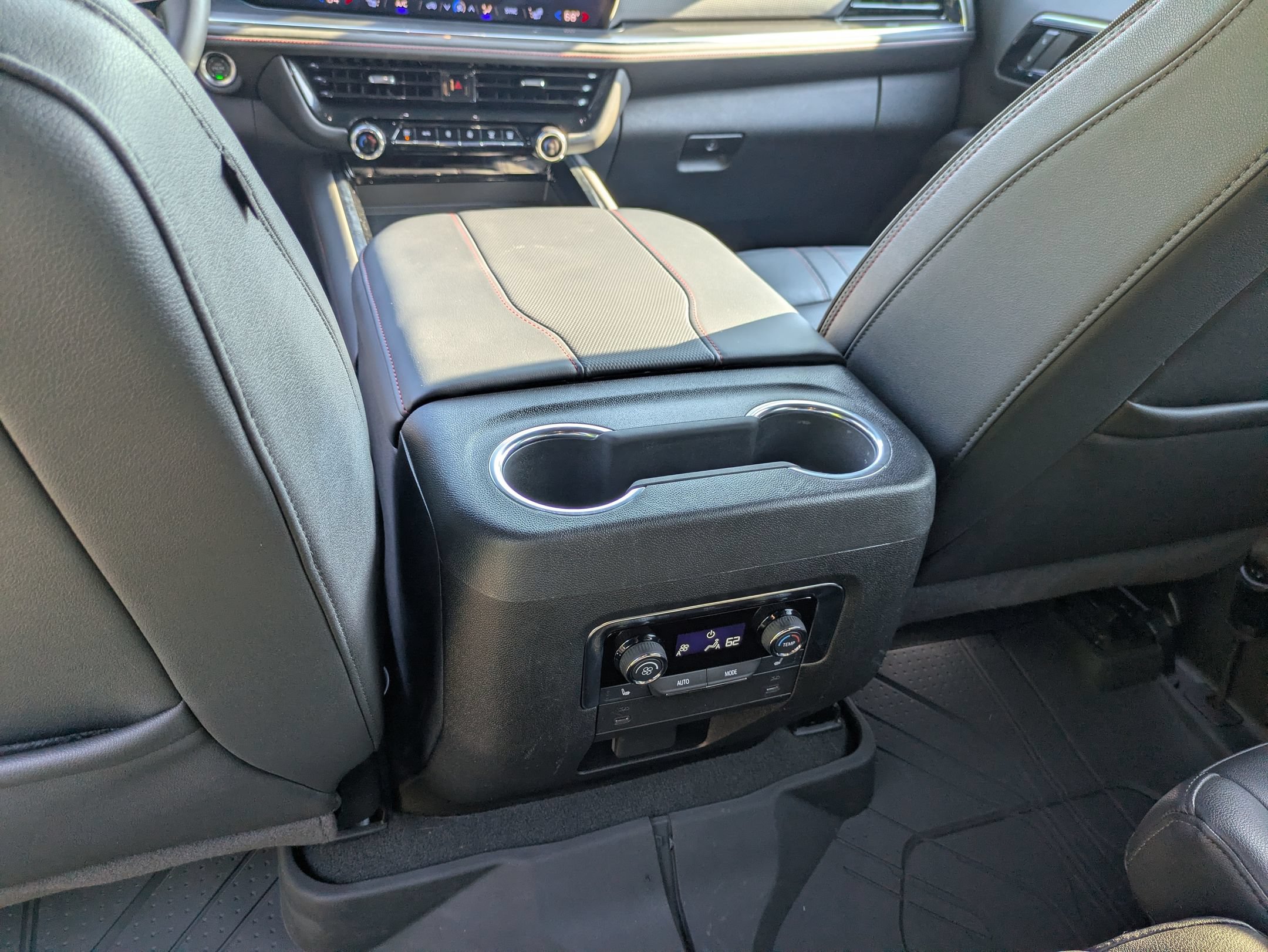 Used 2025 Chevrolet Suburban RST w/ Comfort Package AWD/4WD image 30