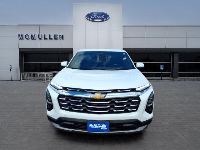 Used 2026 Chevrolet Equinox LT FWD image 2