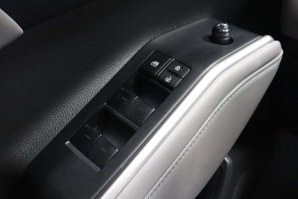 Used 2023 Toyota Highlander XLE FWD image 25