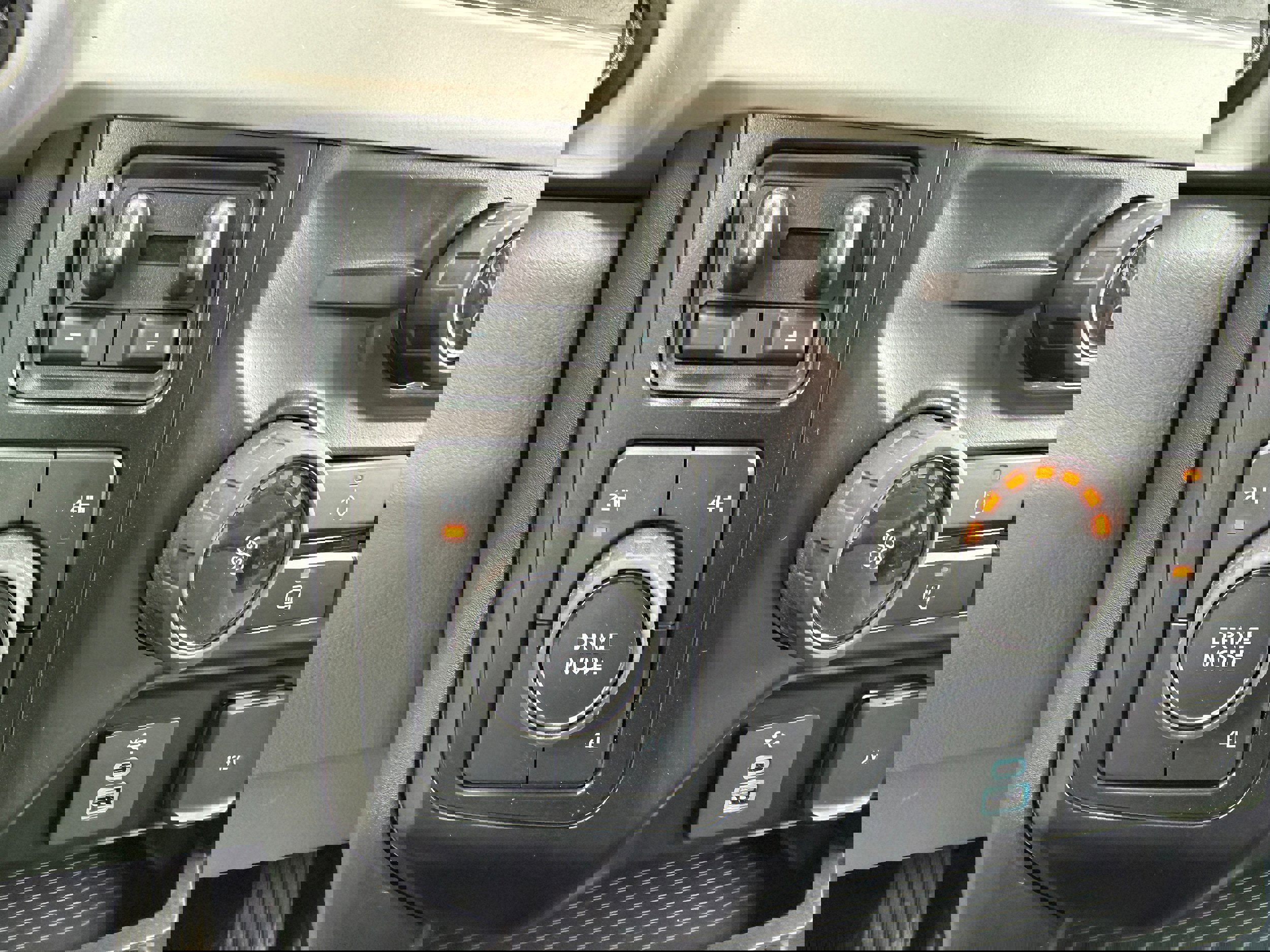 Certified 2025 Ford F250 XLT w/ Snow Plow Prep Package image 22