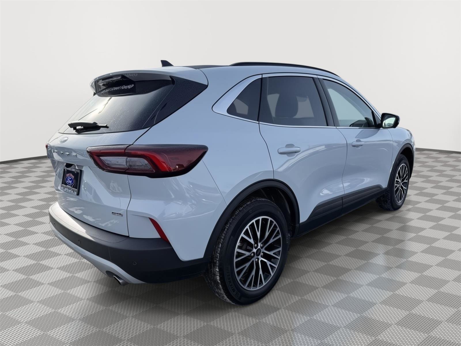 Certified 2025 Ford Escape SE w/ PHEV Premium Package image 5