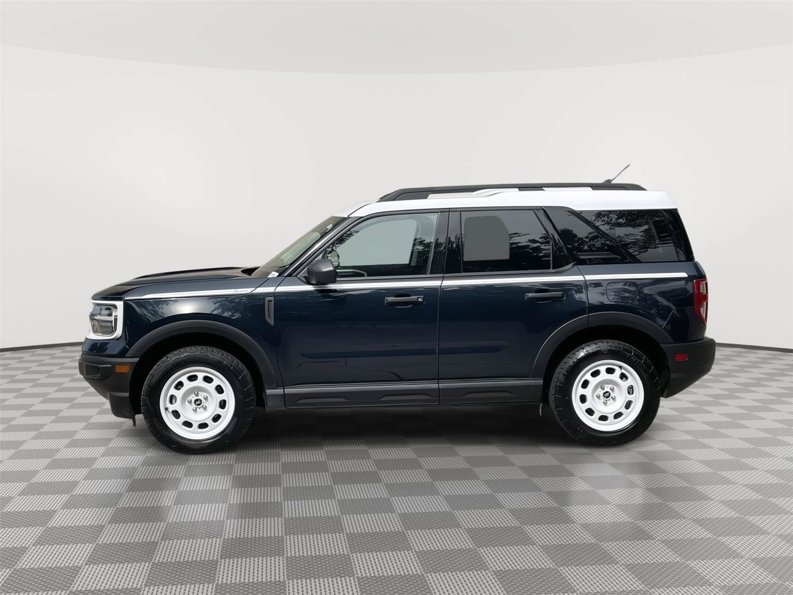 Certified 2023 Ford Bronco Sport Heritage w/ Heritage Convenience Package AWD/4WD image 2