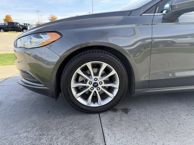 Certified 2017 Ford Fusion SE w/ Fusion SE Technology Package image 4
