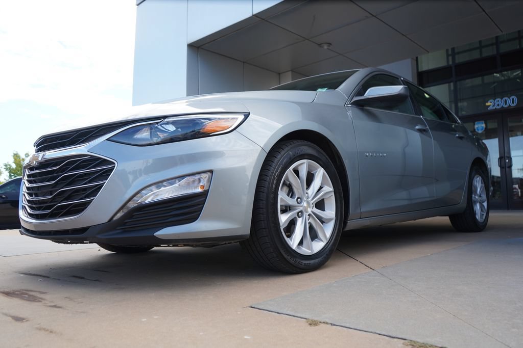 Used 2025 Chevrolet Malibu LT FWD image 4