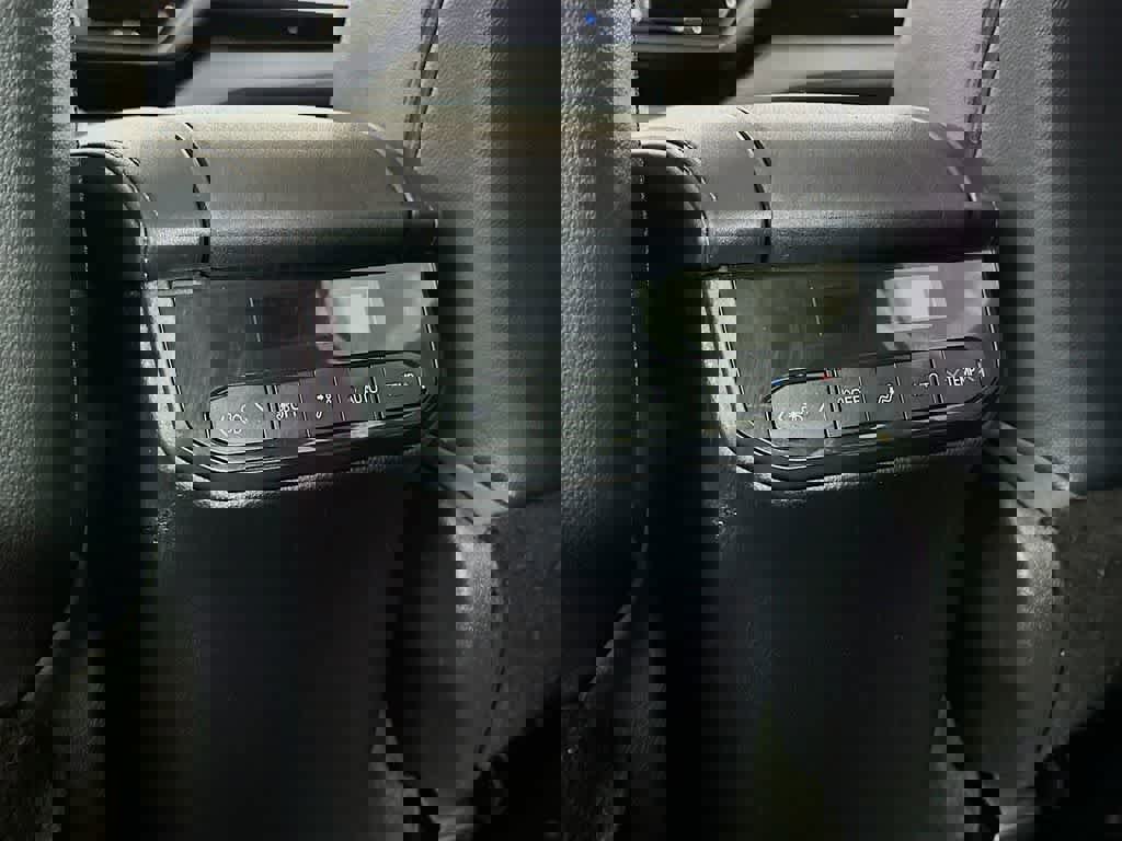 Used 2022 Toyota Highlander XSE AWD/4WD image 16