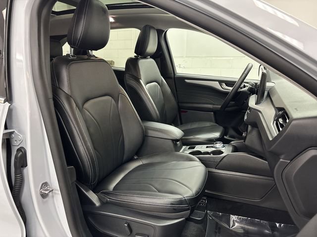 Certified 2025 Ford Escape PHEV w/ PHEV Premium Package image 24