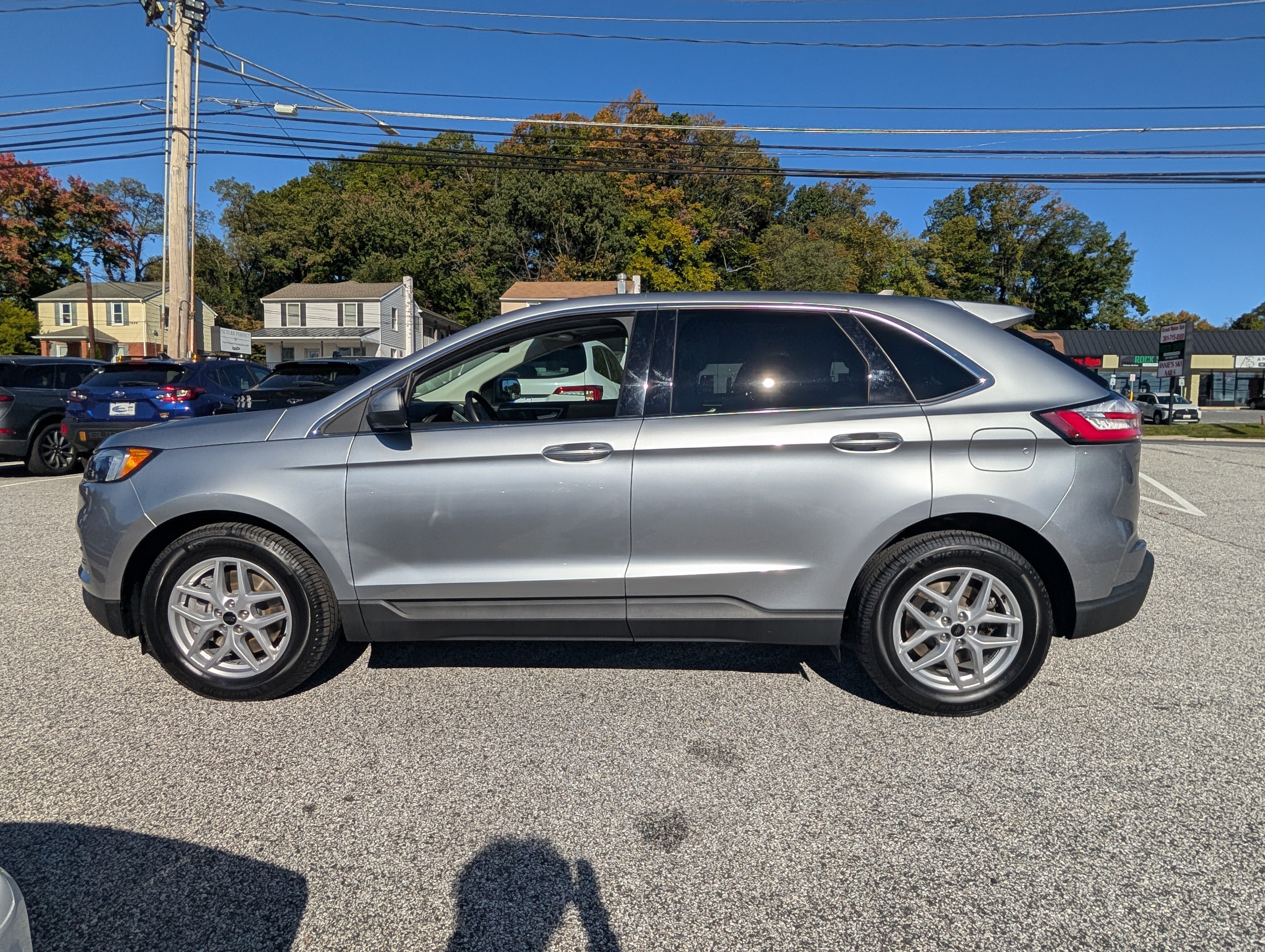 Certified 2024 Ford Edge SEL w/ Convenience Package AWD/4WD image 3