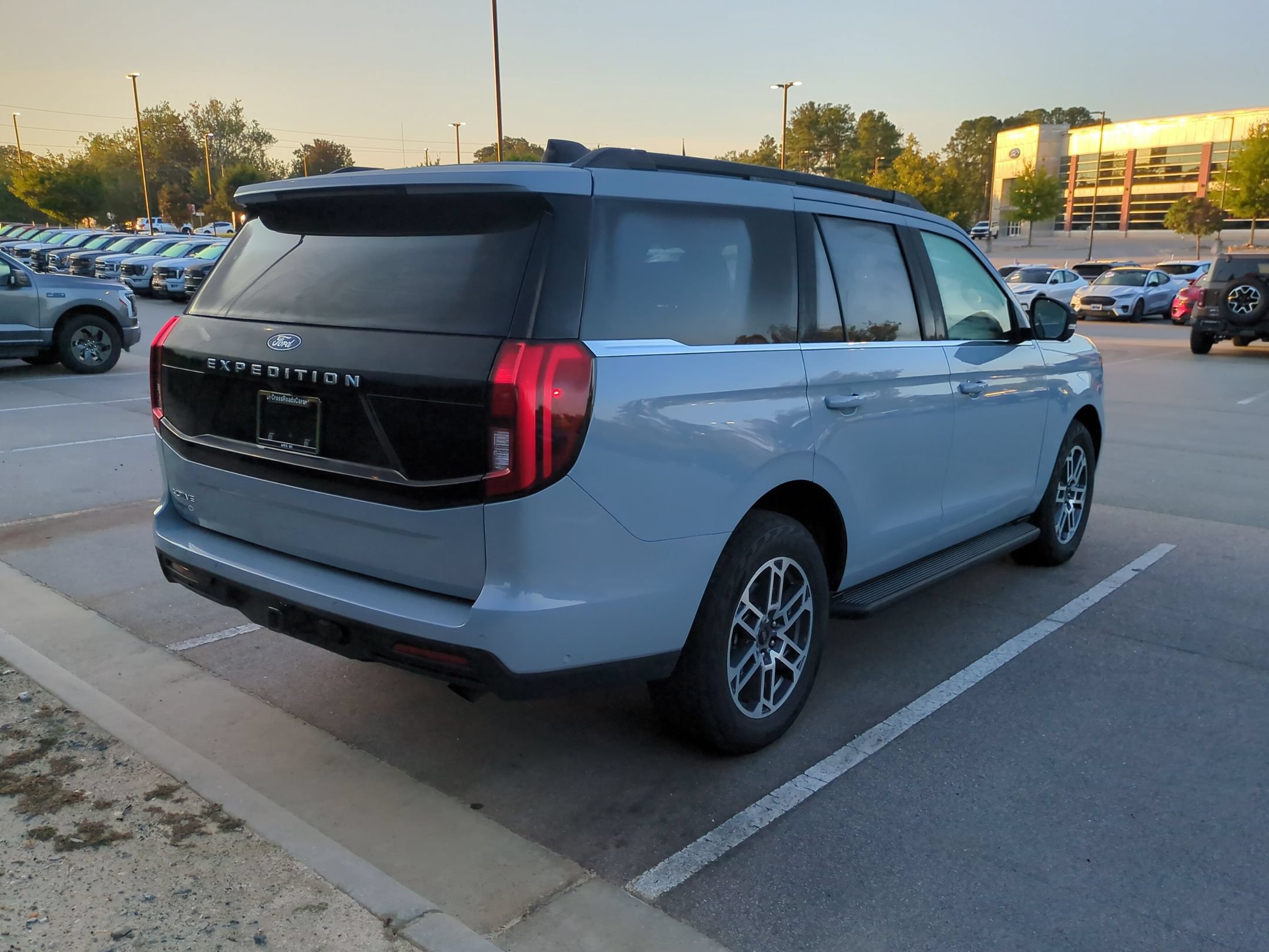 Certified 2025 Ford Expedition Active AWD/4WD image 4