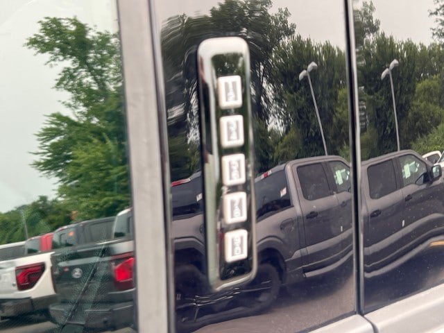 Certified 2018 Ford F150 Lariat w/ Equipment Group 502A Luxury AWD/4WD image 43