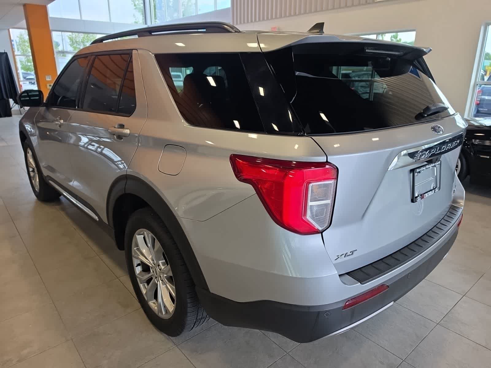 Certified 2021 Ford Explorer XLT w/ Equipment Group 202A AWD/4WD image 11