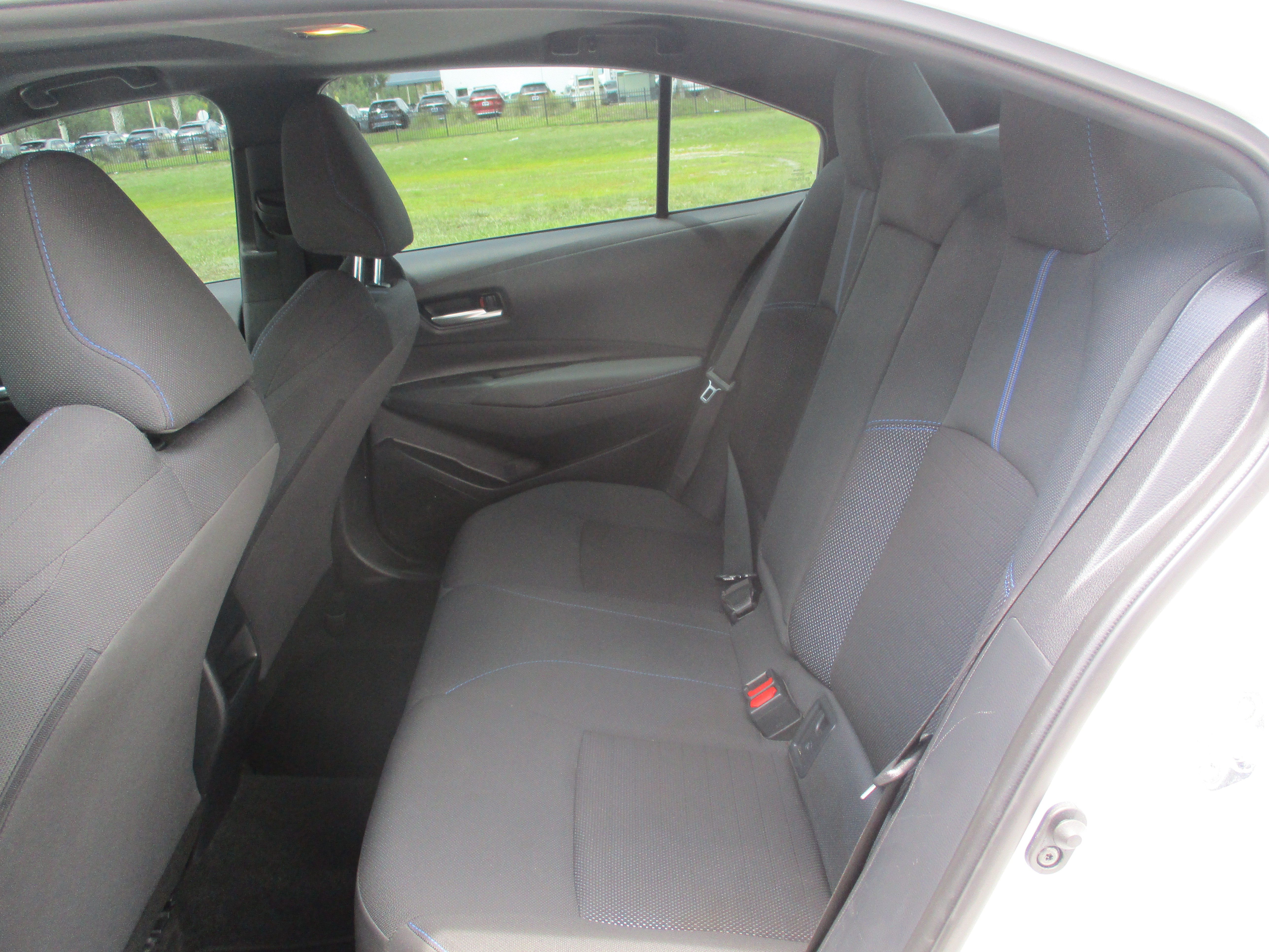 Used 2022 Toyota Corolla SE w/ SE Premium Package FWD image 11