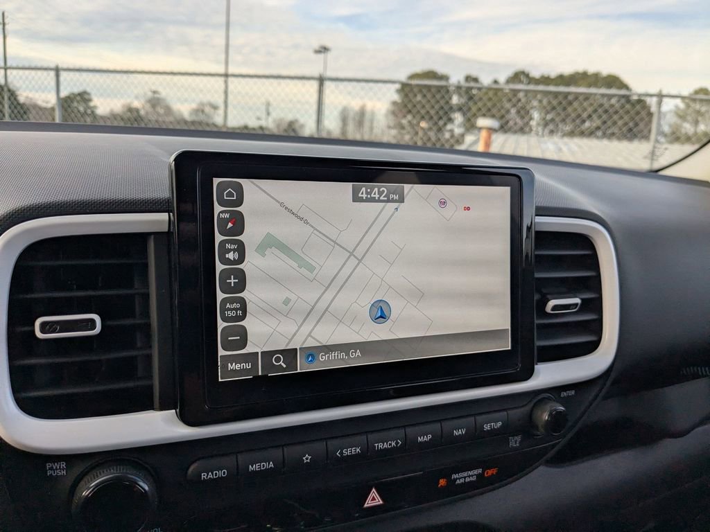 Used 2025 Hyundai Venue Limited image 14