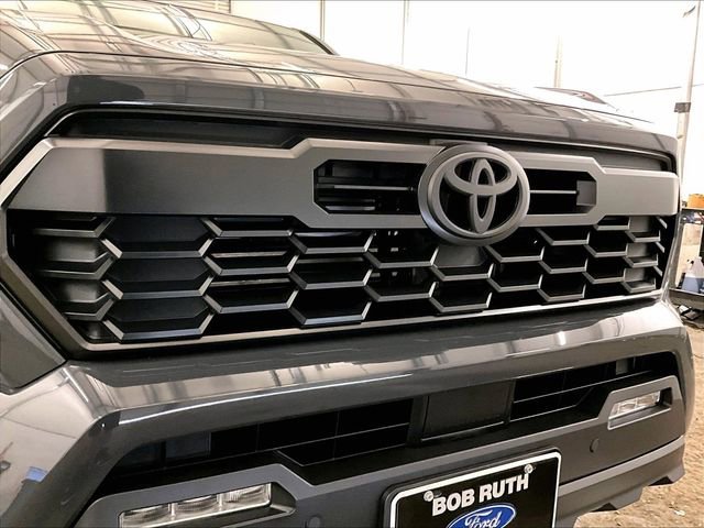 Used 2025 Toyota Tacoma TRD Off-Road w/ TRD Off Road Upgrade Package AWD/4WD image 29