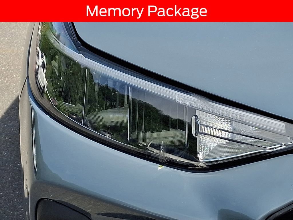 Certified 2025 Ford Escape ST-Line Select AWD/4WD image 9