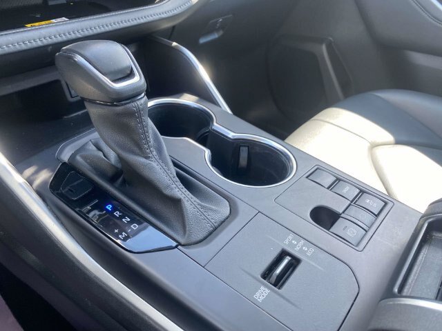 Used 2023 Toyota Highlander XLE FWD image 29