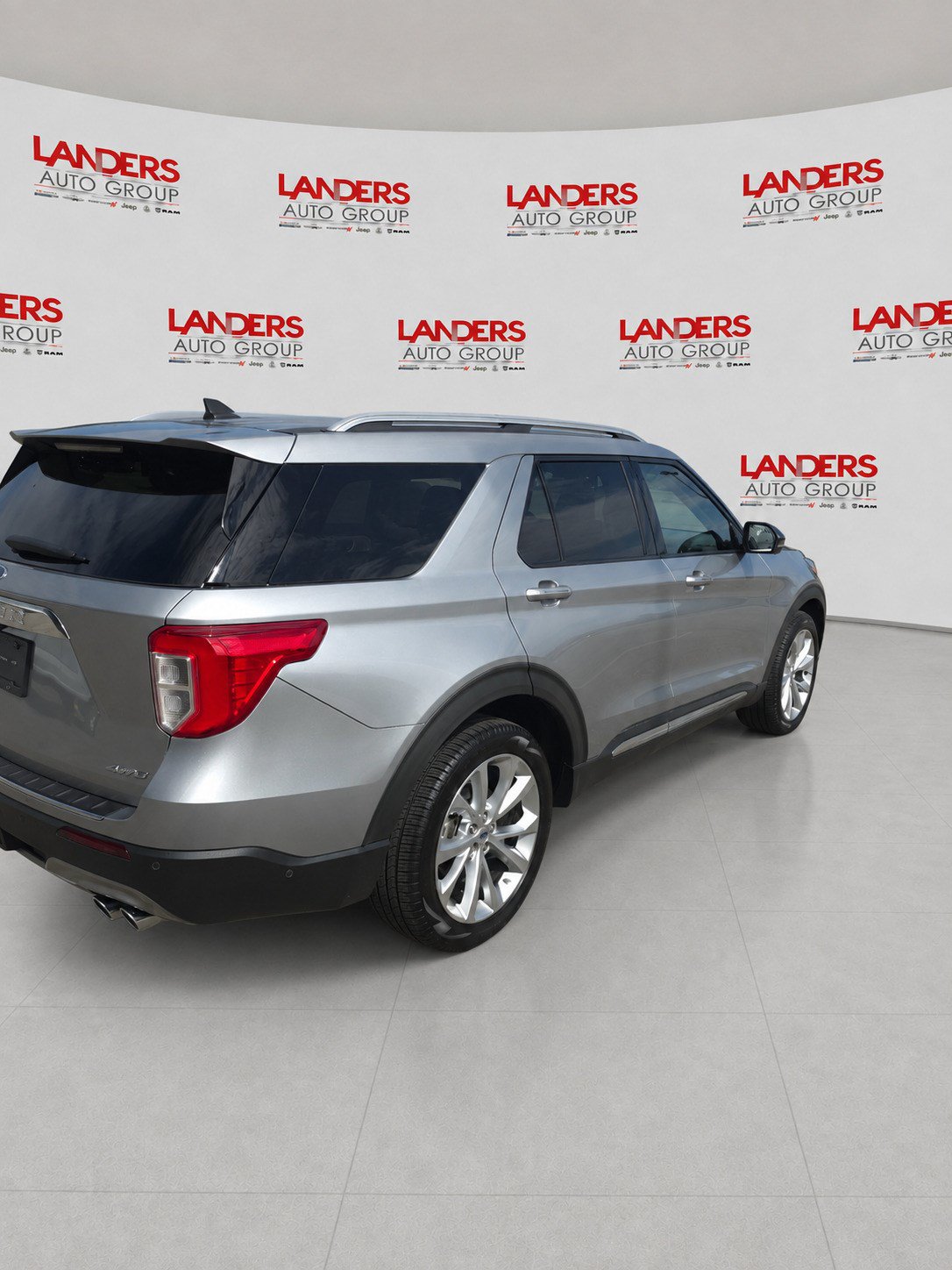 Certified 2022 Ford Explorer Platinum w/ Equipment Group 601A AWD/4WD image 4