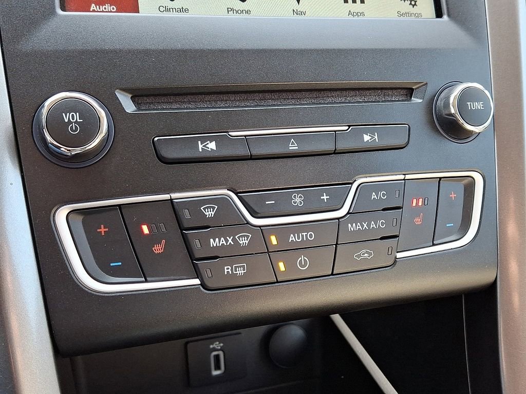 Certified 2017 Ford Fusion SE w/ Fusion SE Technology Package image 16