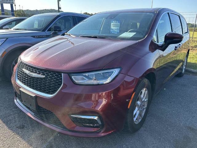 Used 2023 Chrysler Pacifica Touring-L FWD image 6