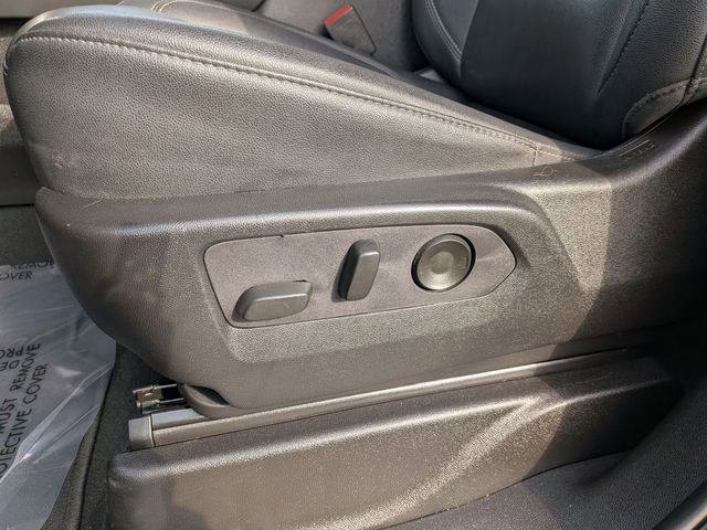 Used 2024 Chevrolet Suburban LT RWD image 15