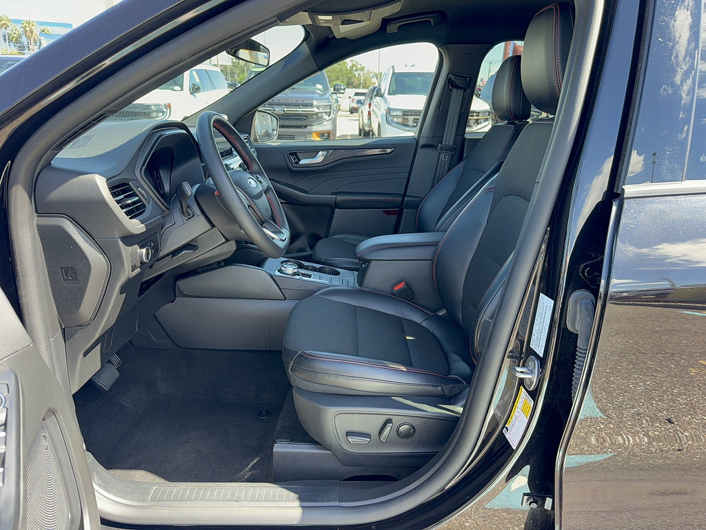 Certified 2025 Ford Escape ST-Line FWD image 11