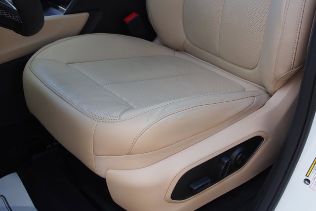 Used 2025 Jeep Grand Cherokee L Limited w/ Luxury Tech Group II image 20