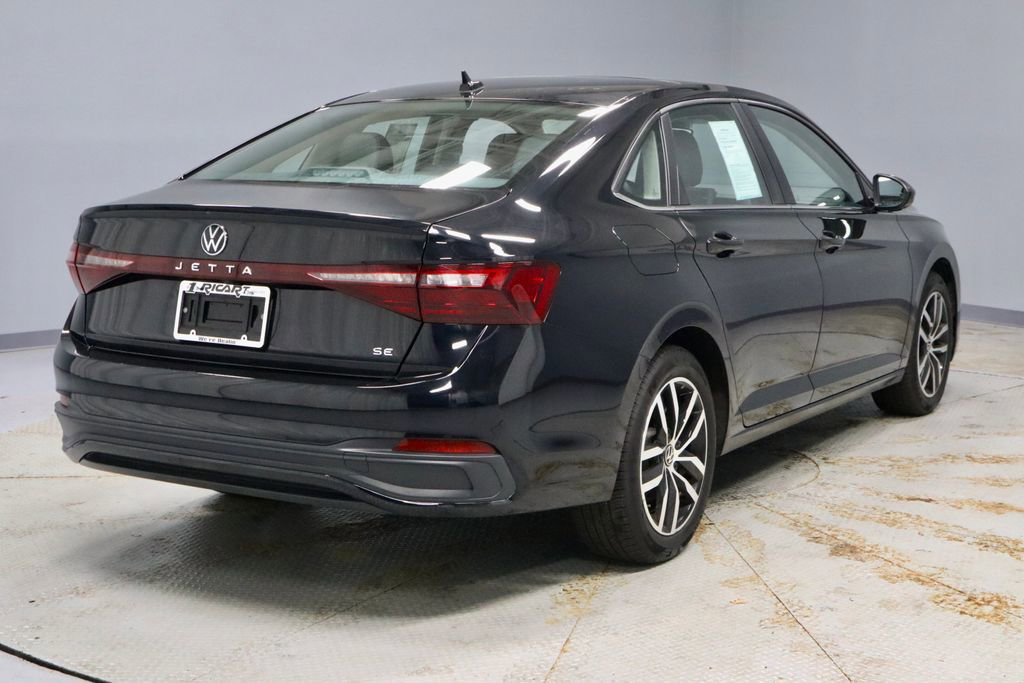 Used 2025 Volkswagen Jetta SE image 5
