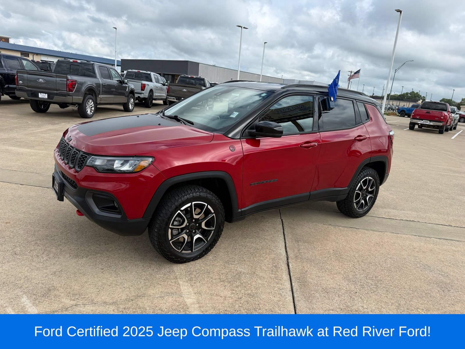 Used 2025 Jeep Compass Trailhawk AWD/4WD image 1