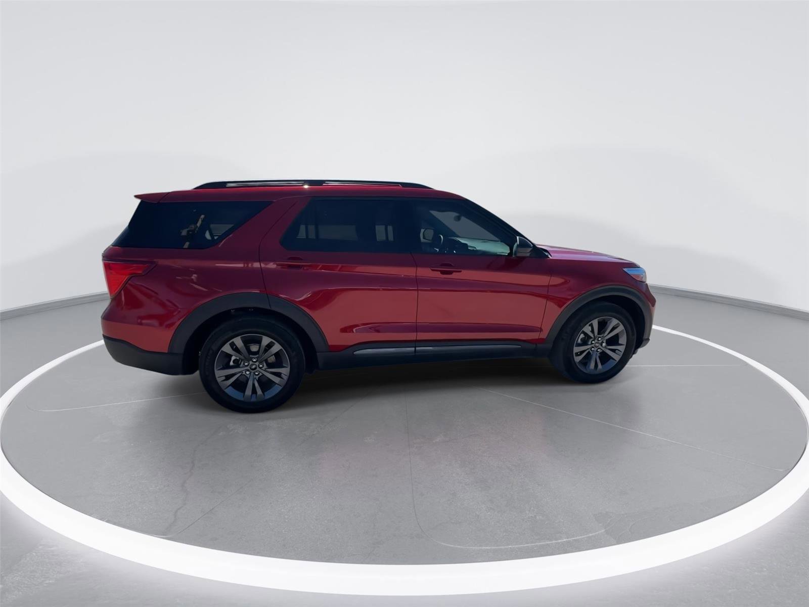 Certified 2024 Ford Explorer XLT w/ Equipment Group 202A image 3
