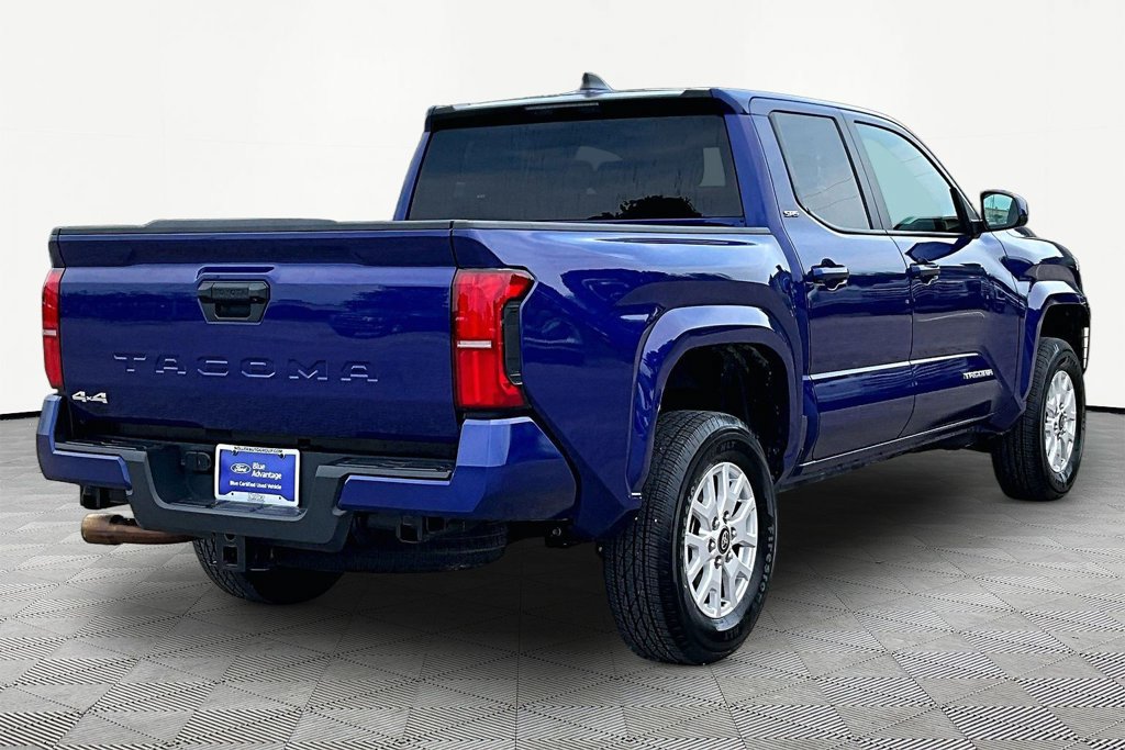 Used 2025 Toyota Tacoma SR5 AWD/4WD image 2