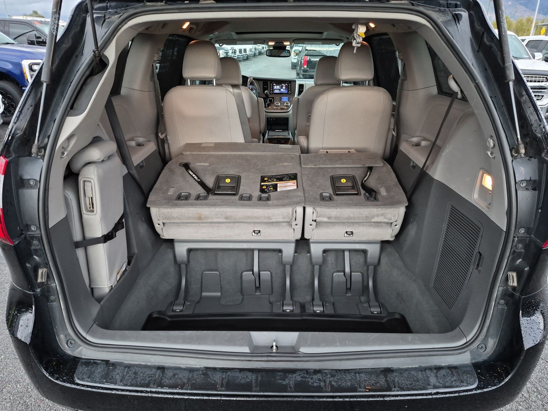 Used 2020 Toyota Sienna XLE FWD image 32