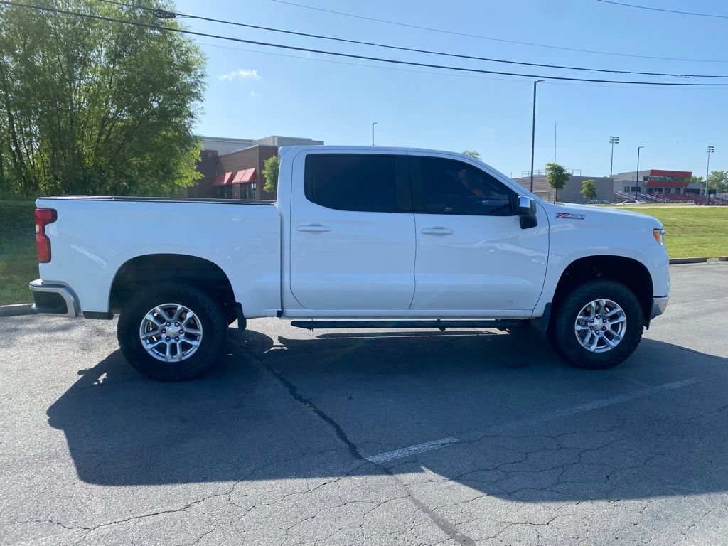 Used 2022 Chevrolet Silverado 1500 LT w/ Z71 Off-Road Package AWD/4WD image 8