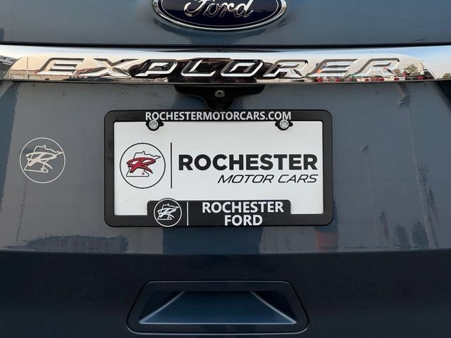 Certified 2018 Ford Explorer XLT w/ Equipment Group 202A AWD/4WD image 46