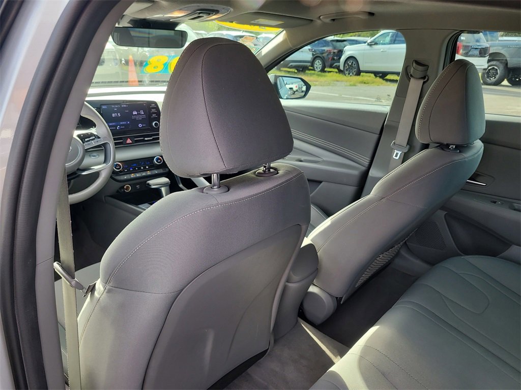 Used 2022 Hyundai Elantra SEL w/ Convenience + Premium Package image 9