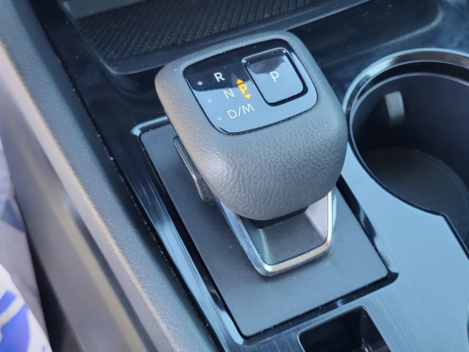 Used 2024 Nissan Rogue S image 24