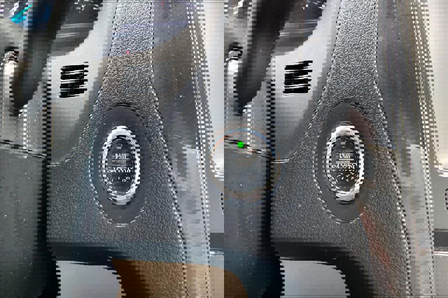 Certified 2018 Ford Explorer XLT w/ Equipment Group 202A image 33