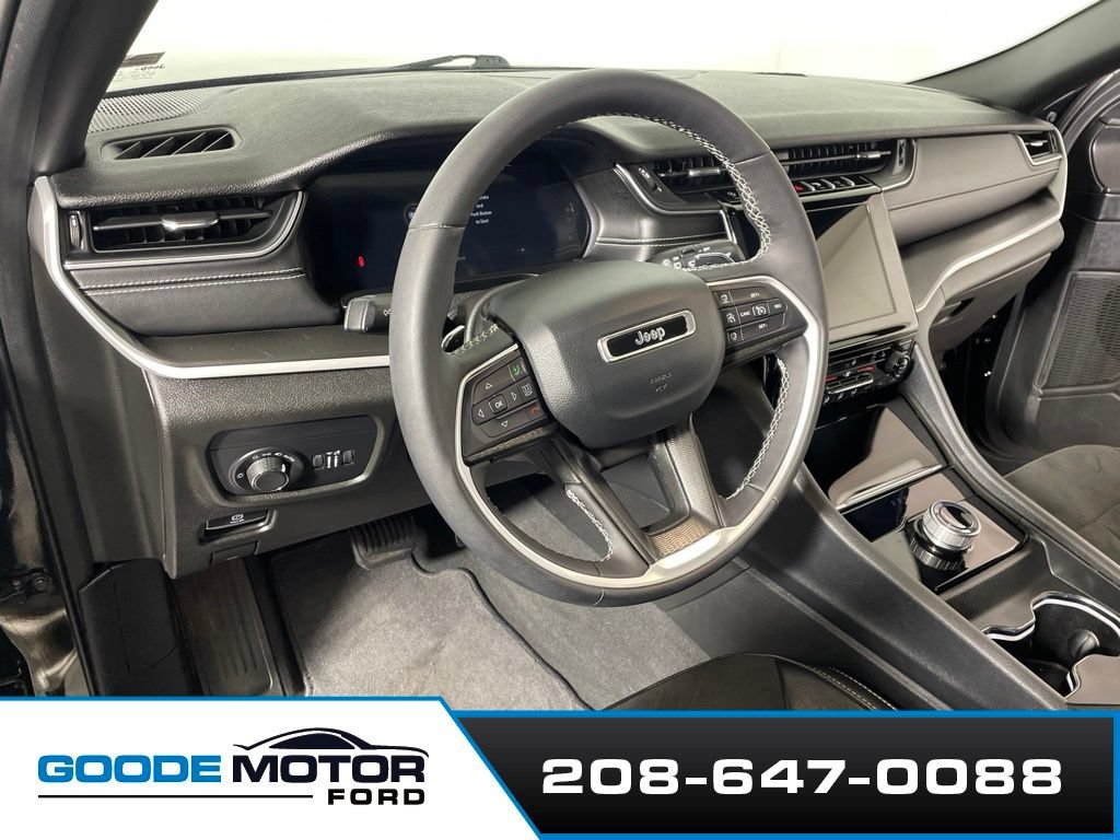 Used 2023 Jeep Grand Cherokee Altitude AWD/4WD image 8