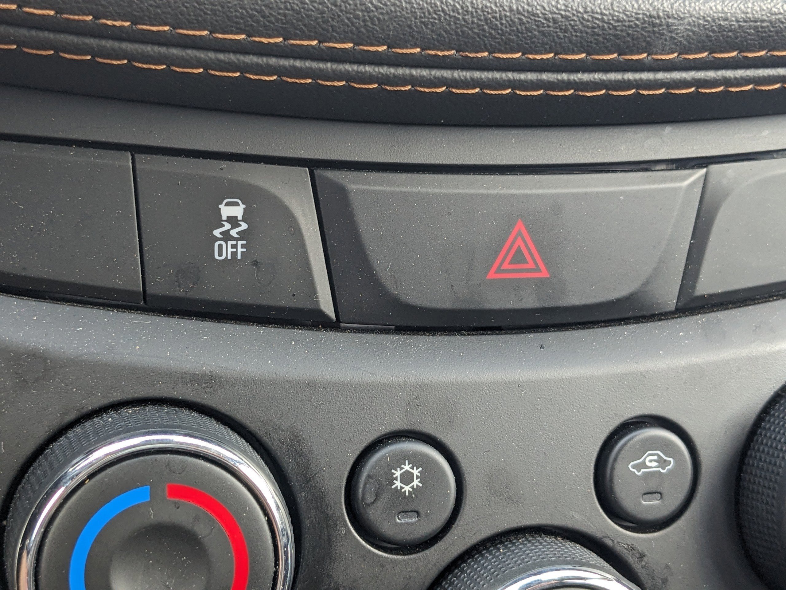 Used 2022 Chevrolet Trax LS w/ Tint and Cruise Package image 23