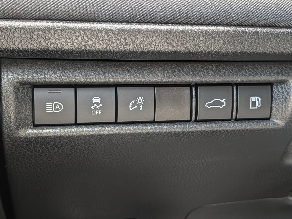 Used 2025 Toyota Camry LE image 19