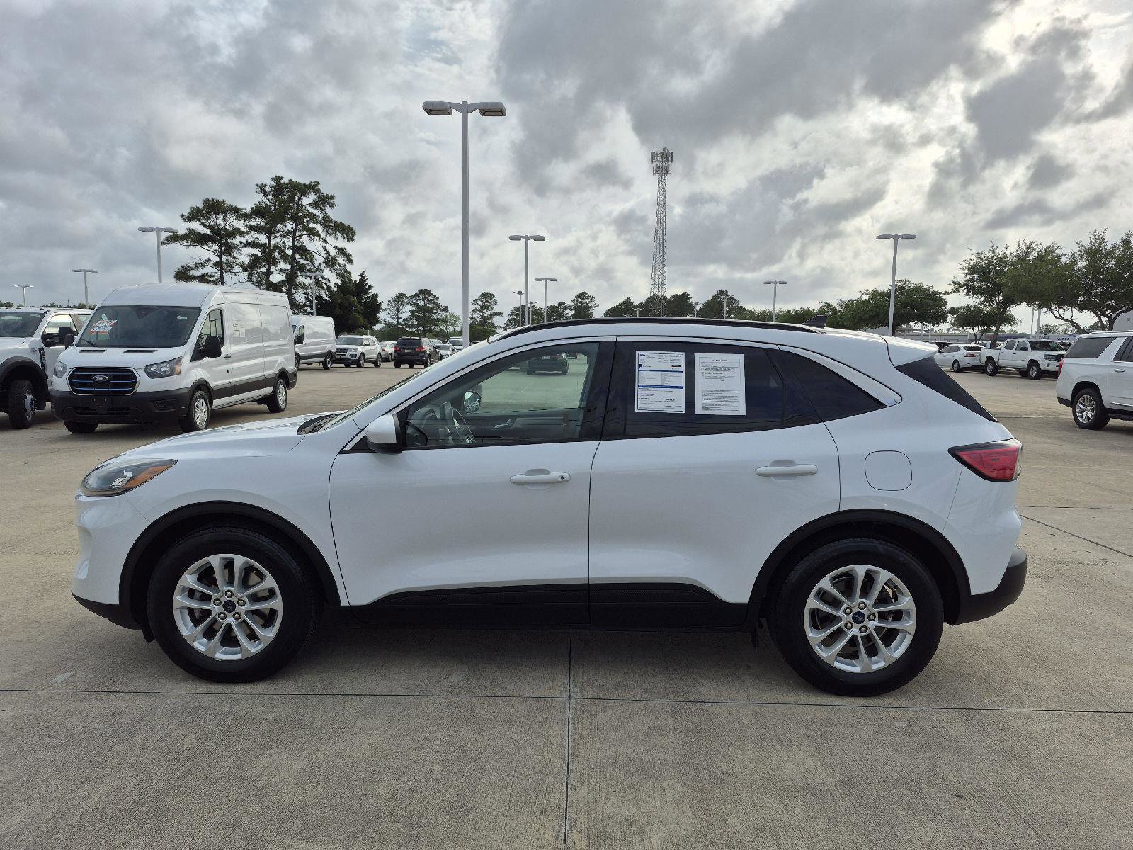 Certified 2020 Ford Escape SE image 2