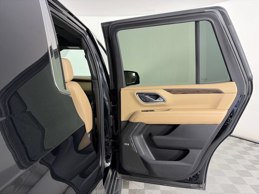 Used 2021 Chevrolet Tahoe Premier w/ Premium Package AWD/4WD image 29
