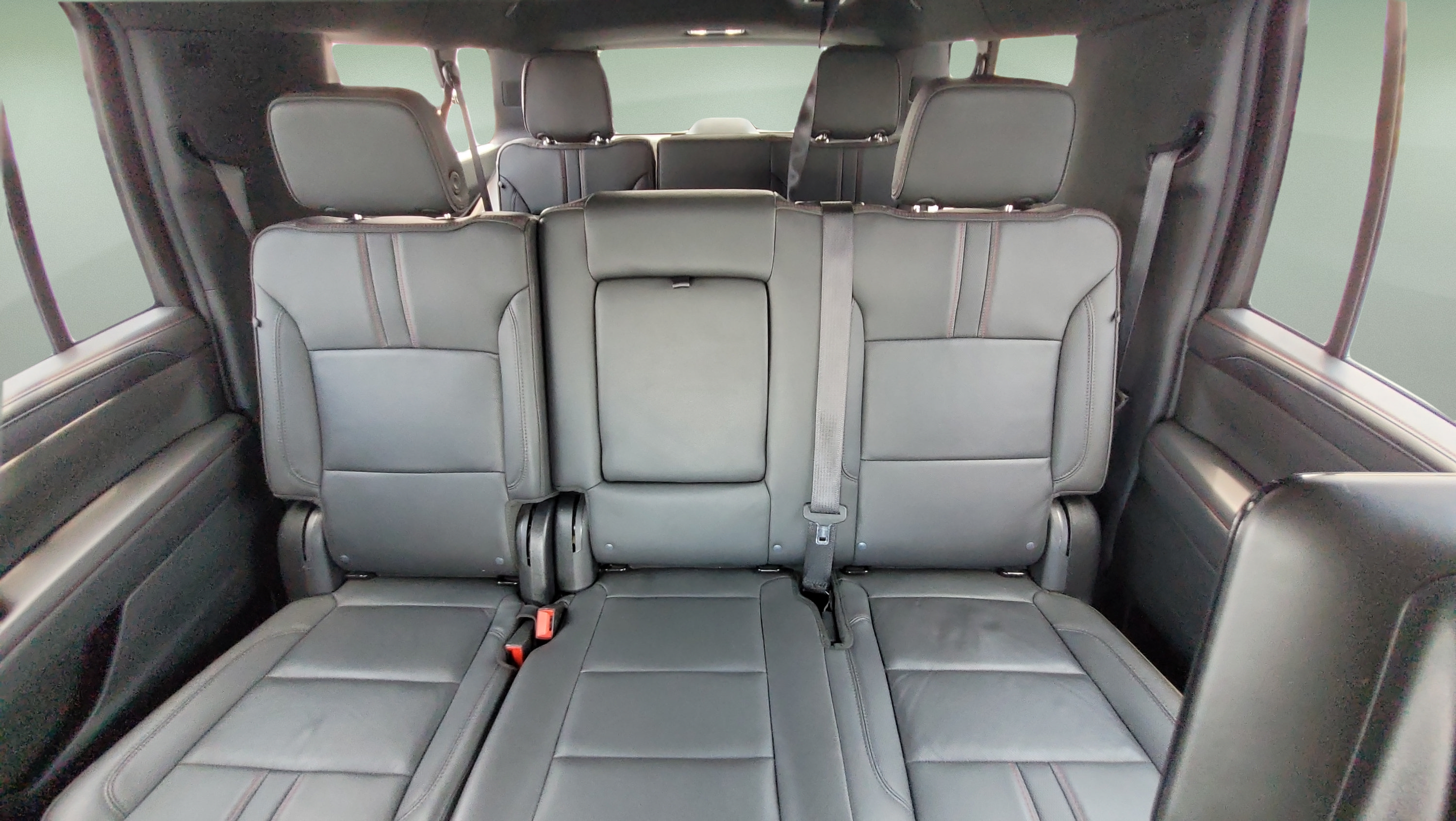 Used 2024 Chevrolet Suburban RST w/ Luxury Package AWD/4WD image 20