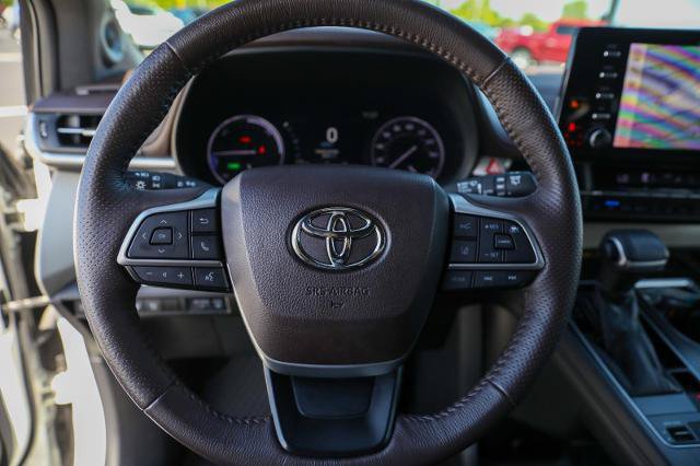Used 2021 Toyota Sienna Platinum FWD image 39