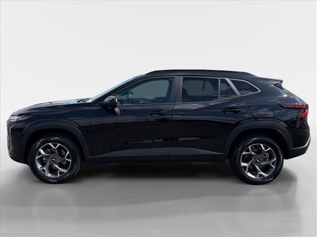 Used 2025 Chevrolet Trax LT image 3