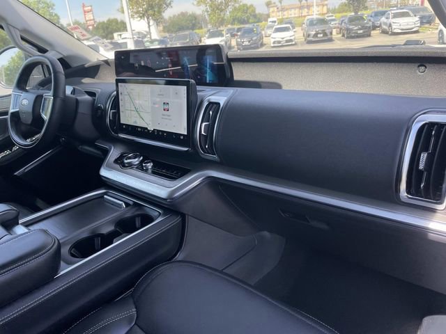 Certified 2025 Ford Expedition Platinum image 8