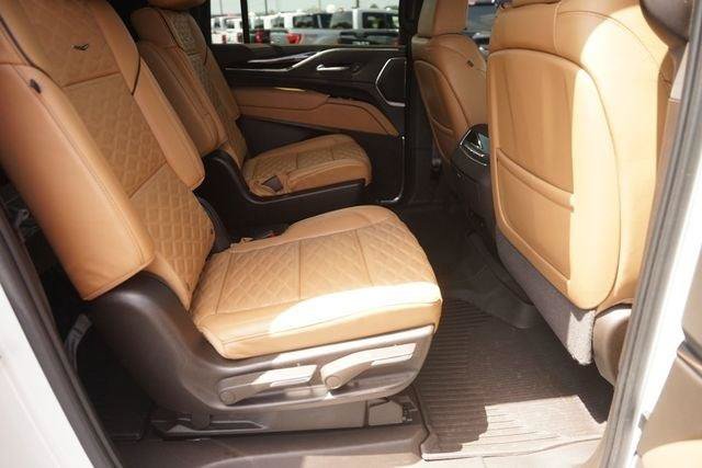 Used 2024 Cadillac Escalade ESV Premium Luxury w/ Performance Package AWD/4WD image 18