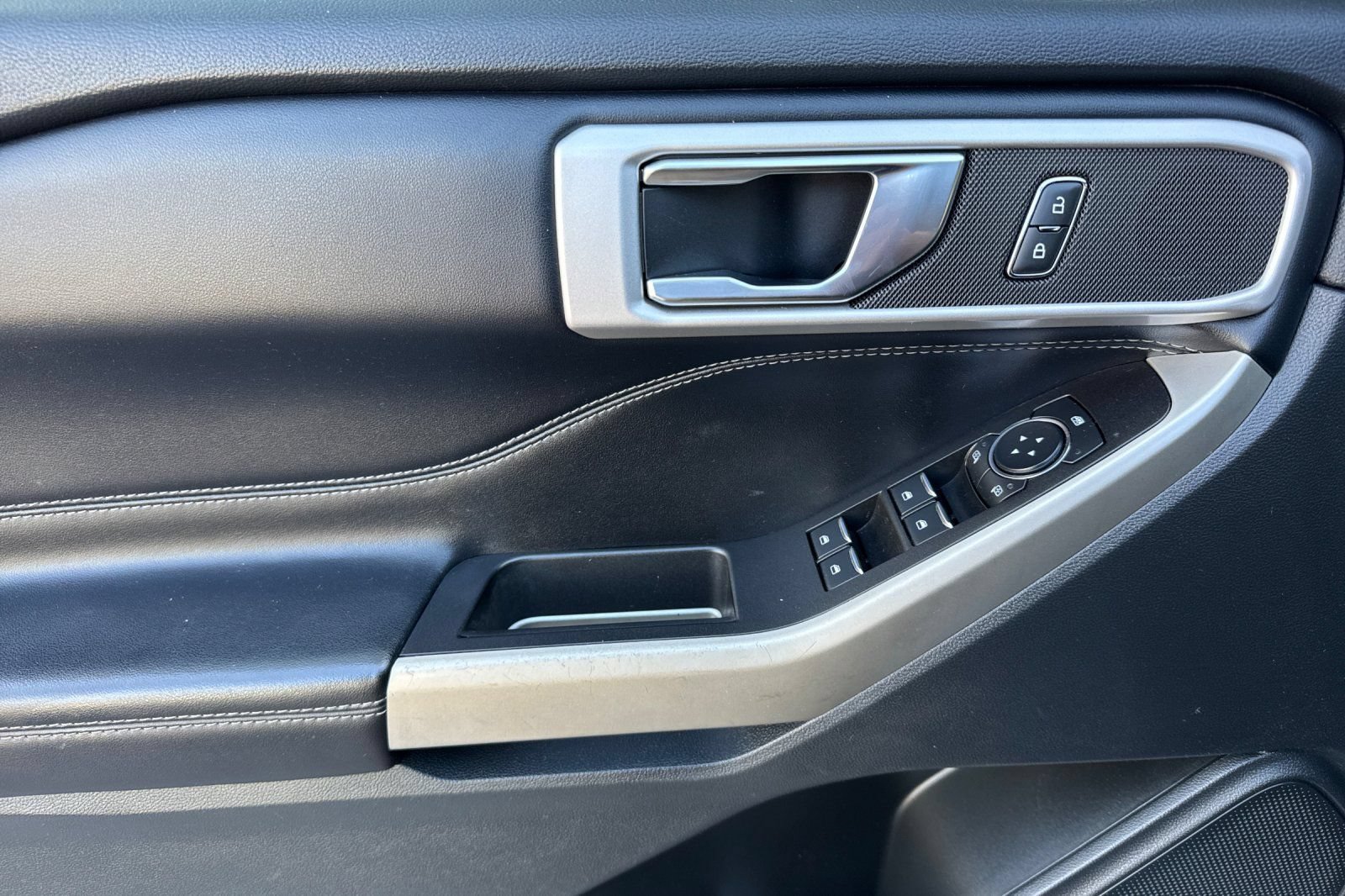 Certified 2021 Ford Explorer XLT RWD image 12