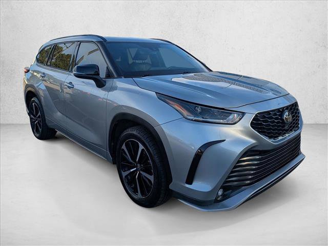 Used 2021 Toyota Highlander XSE AWD/4WD image 3