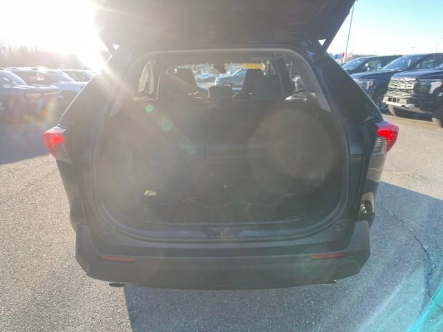 Used 2021 Toyota RAV4 XLE w/ Convenience Package image 35